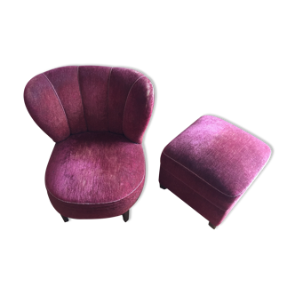 Shell cocktail armchair and pink velvet pouf