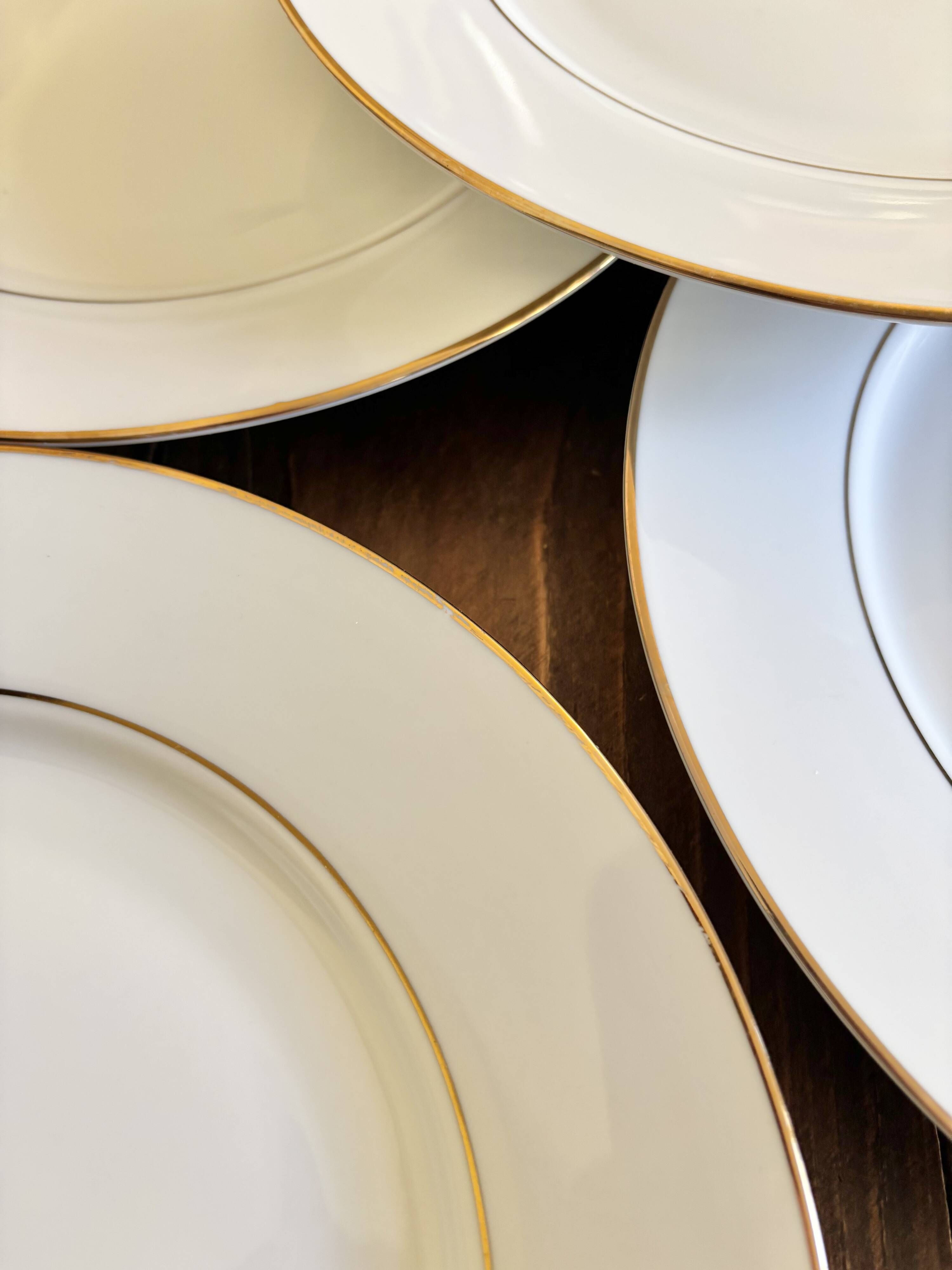 6 flat plates in cottage porcelain