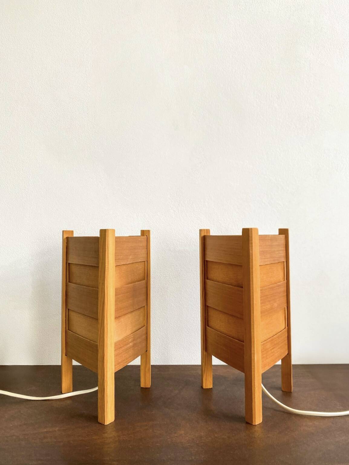 Paire de lampes de table en bois de pin – Luleå Stjärslöjd
