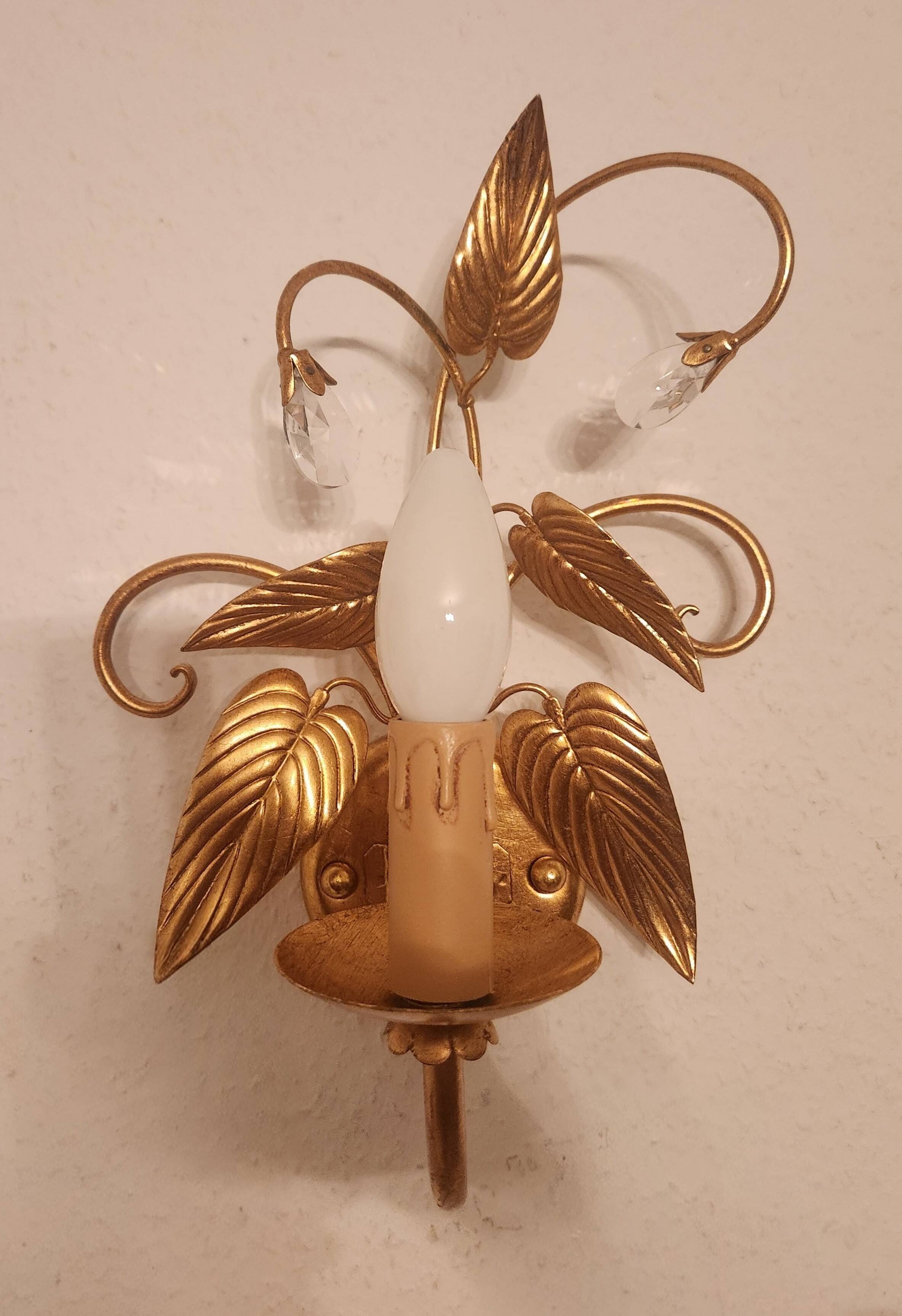 Shabby Wandlampe vergoldet Blattgold Kristallelemente Hollywood Regency 70s