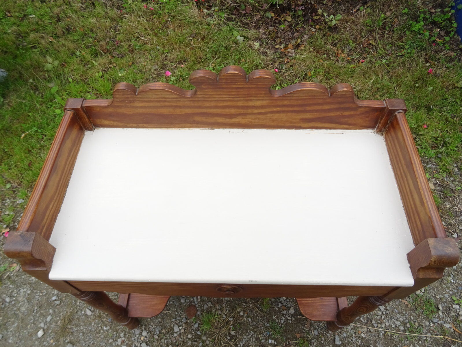 Table de toilette en pichepin