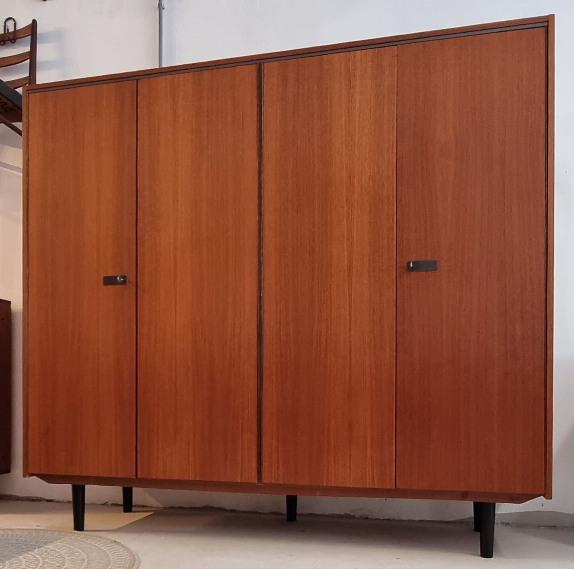 Armoire du milieu du siècle