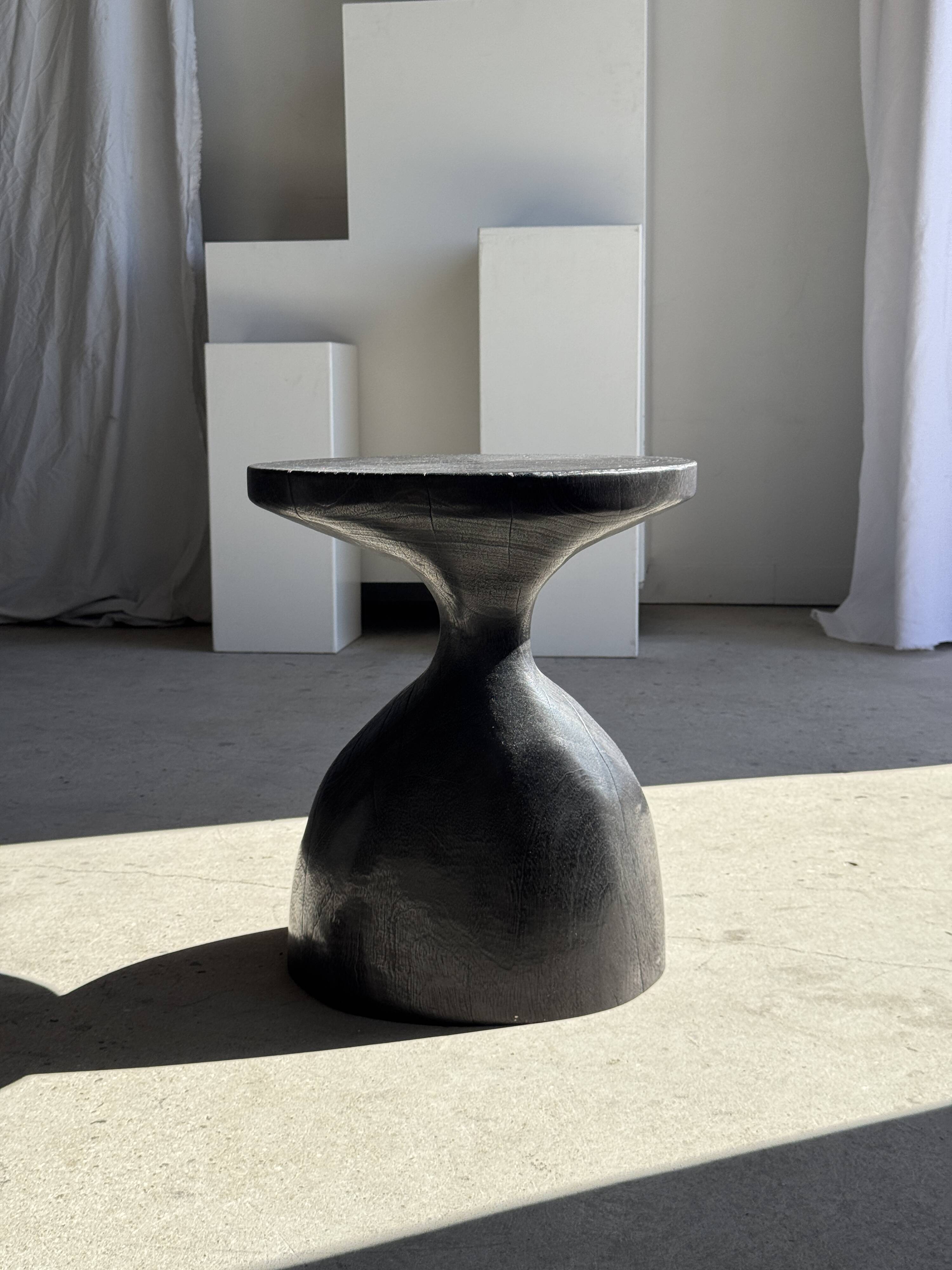 Sexy Neck - Solid wood side table (monoxyle) in organic shape colour