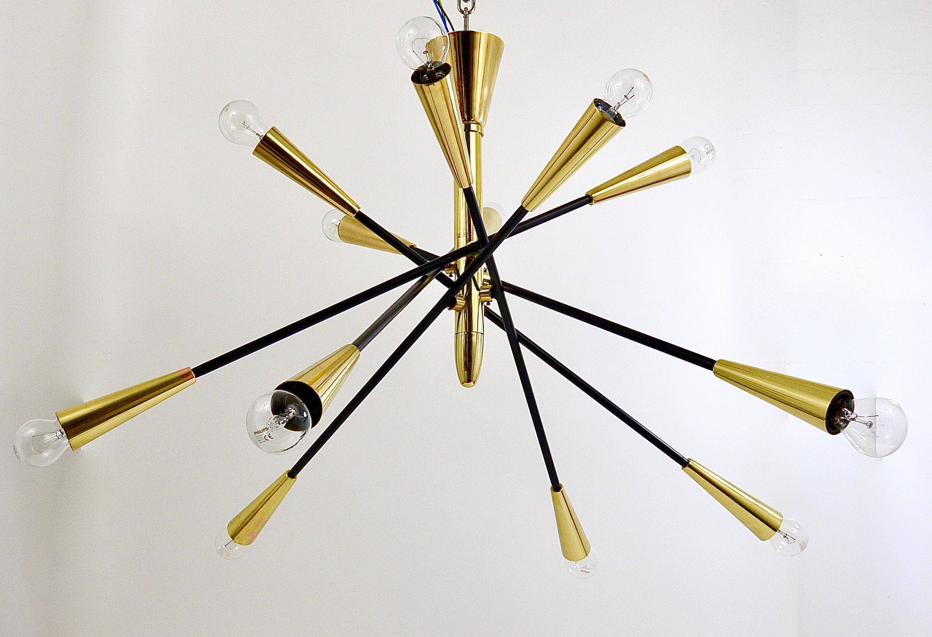 Black and brass articulated Sputnik chandelier in Stilnovo style, Italy, 1950.