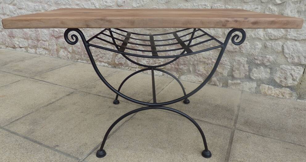 Wrought iron coffee table and its solid oak top