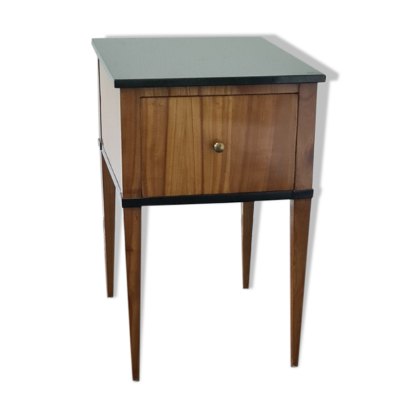Table d’appoint en marbre antique/vintage surmontée