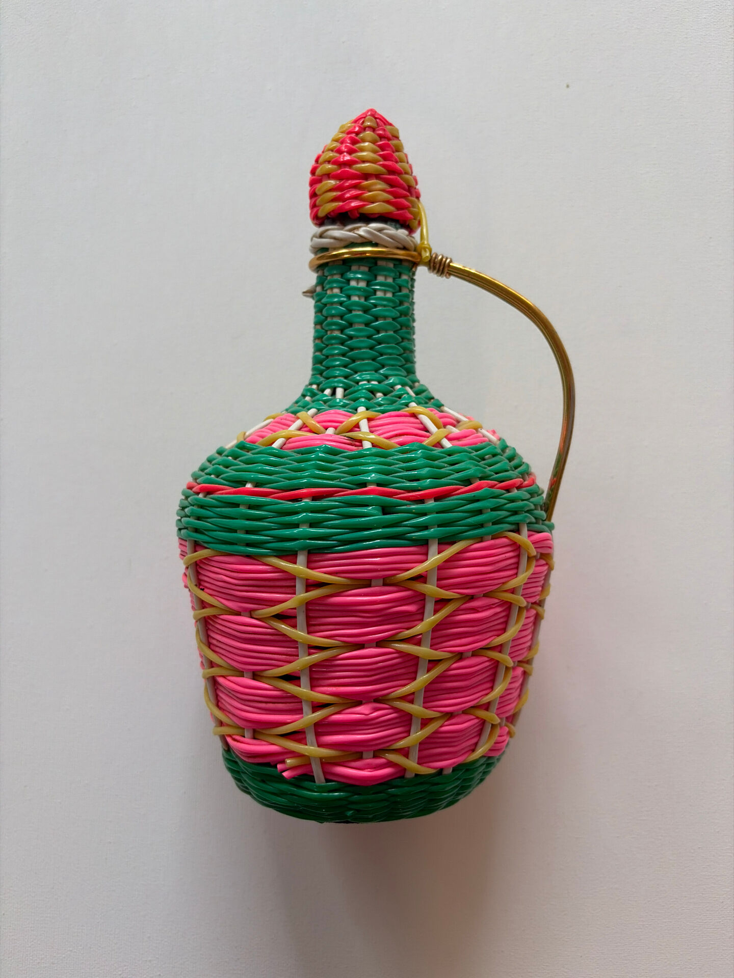 Green and pink scoobidou carafe