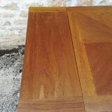 Oak table has two vintage extensions