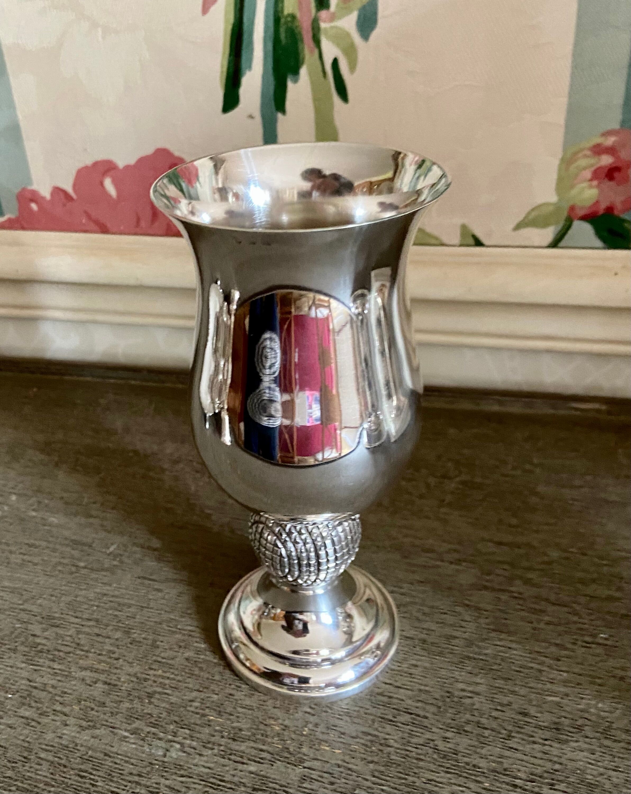 Curved vase silver metal decor "golf ball"