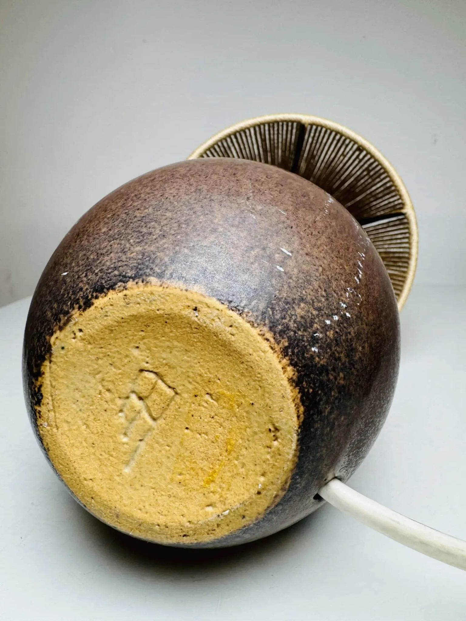 Lampe de table en céramique et sisal par Agne Aronsson, Suède, années 1960.