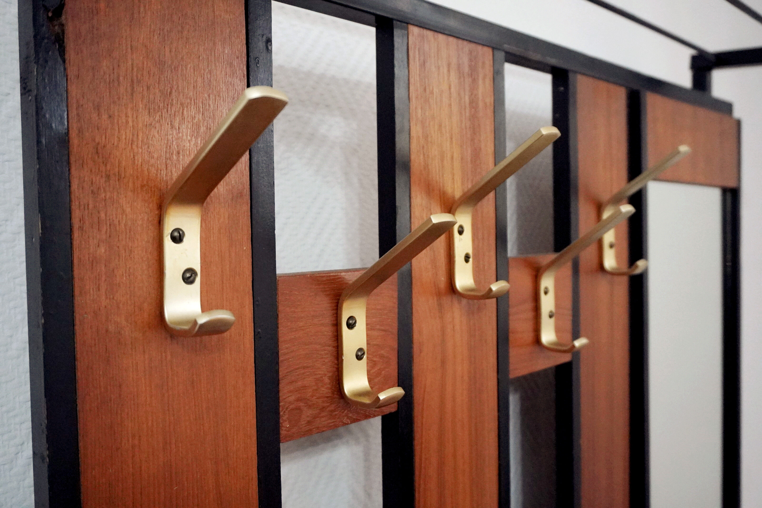 Vintage coat hanger with mirror and chest