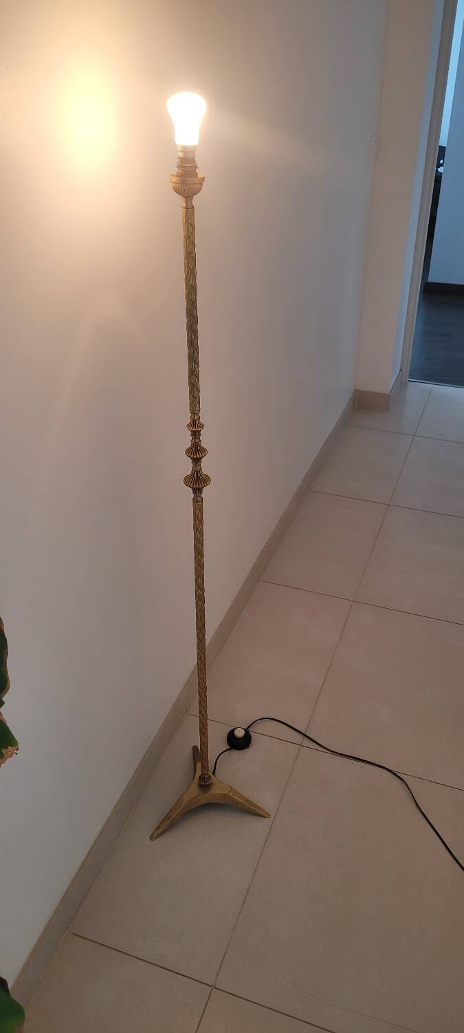 Twisted brass tripod floor lamp