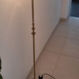 Lampadaire tripode en laiton torsadé