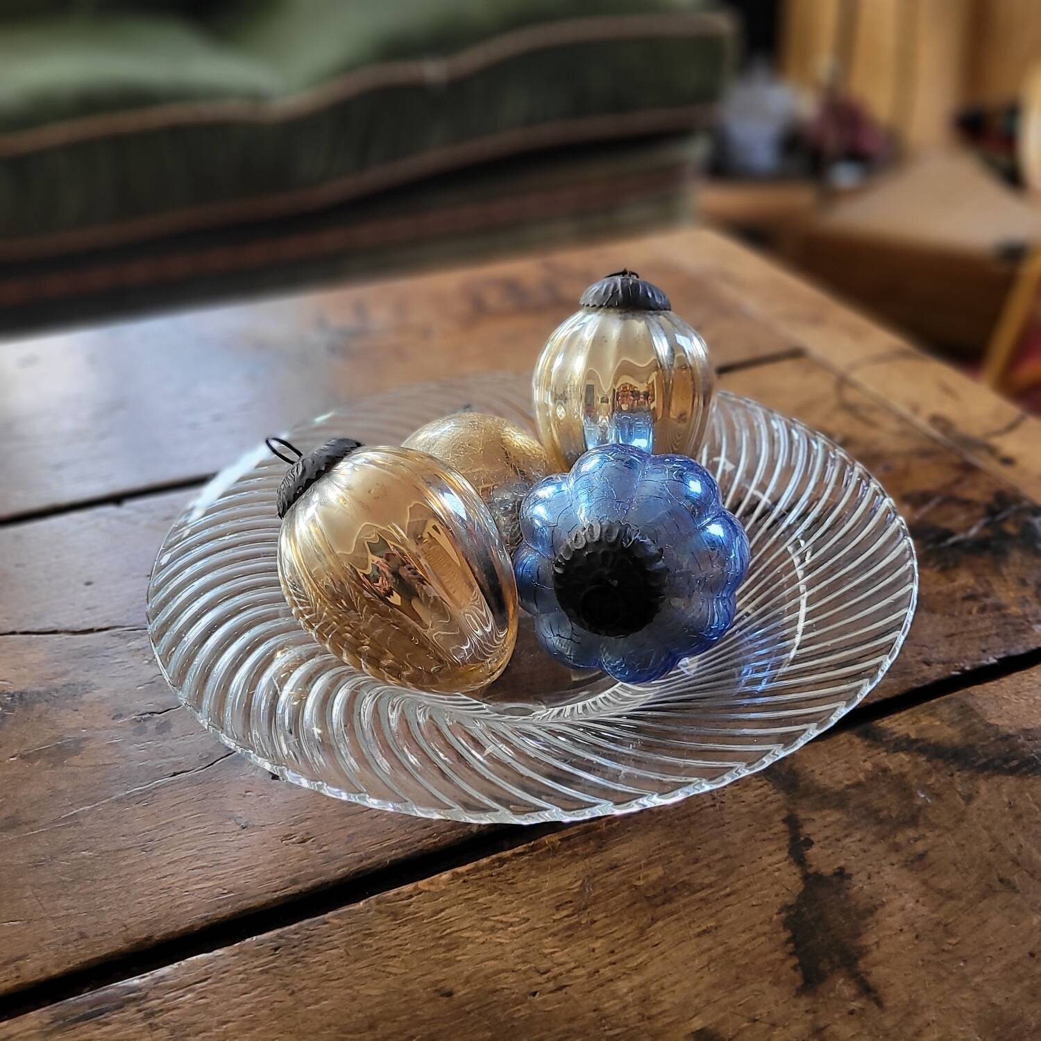 Spiral molded glass bowl – 1950s – 29 cm diameter