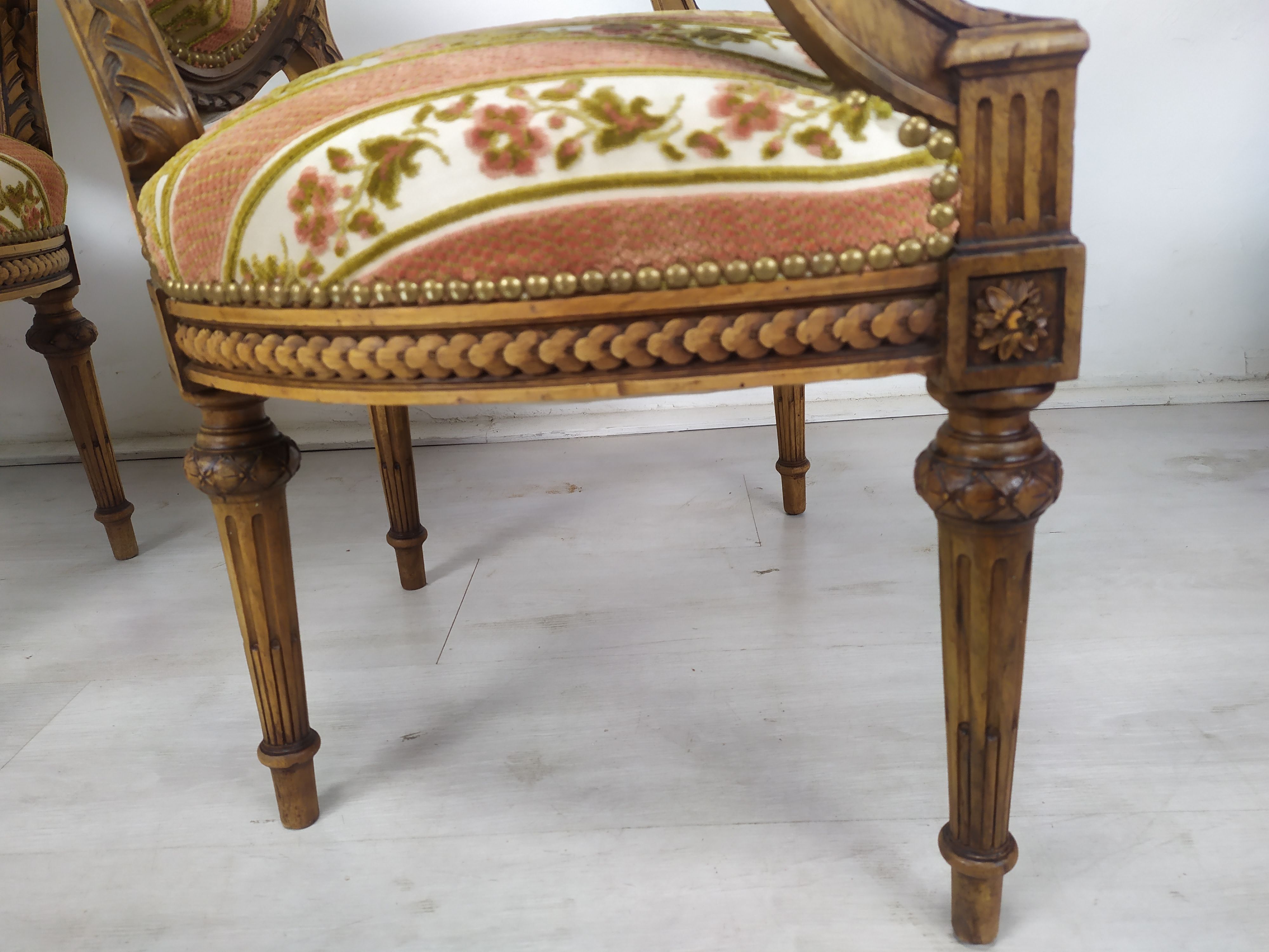 Lounge armchairs bench medallion