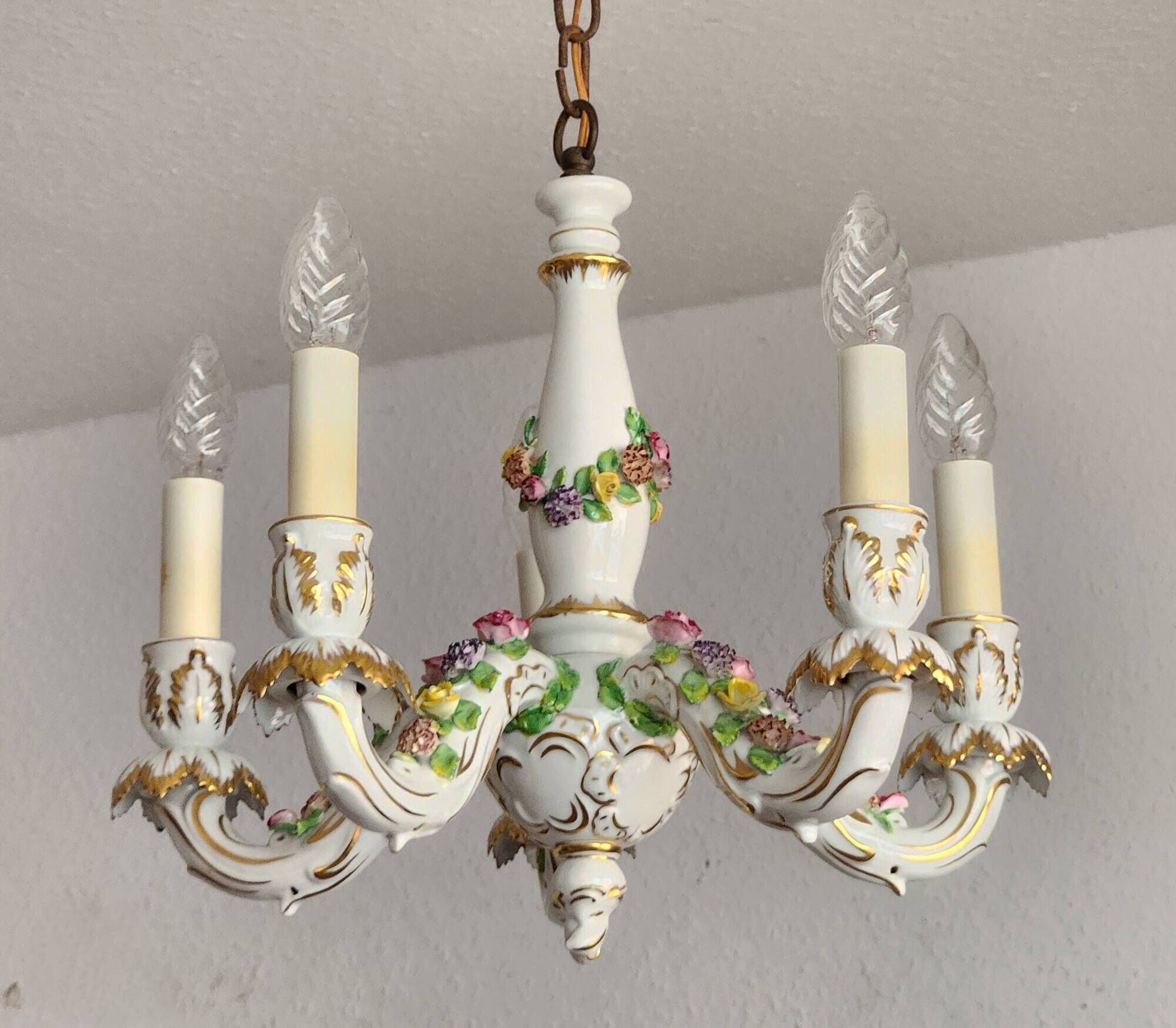 Handgeformt vergoldet vintage Porzellan Kronleuchter Capodimonte 1960er