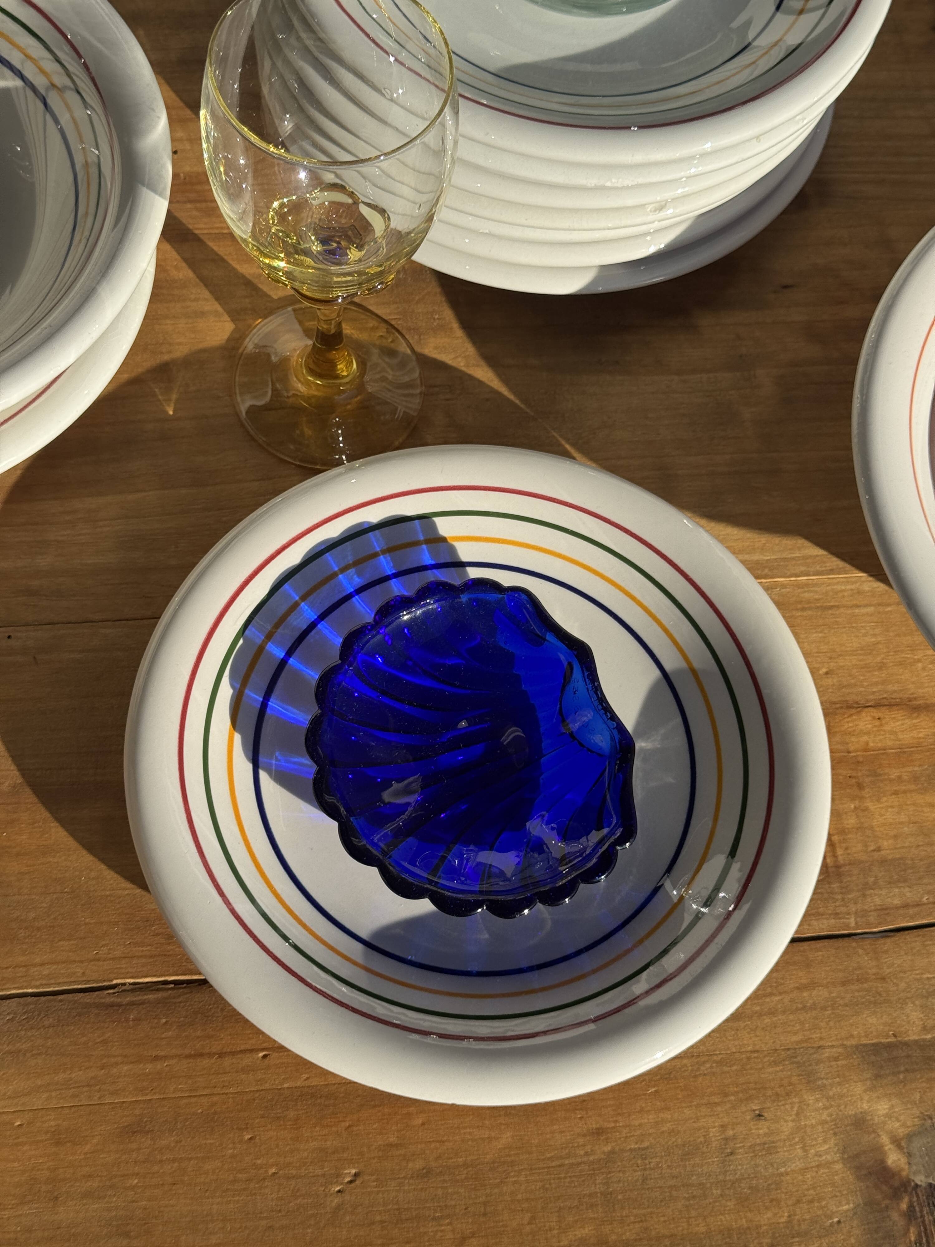 Coupelle coquille en verre bleu D10
