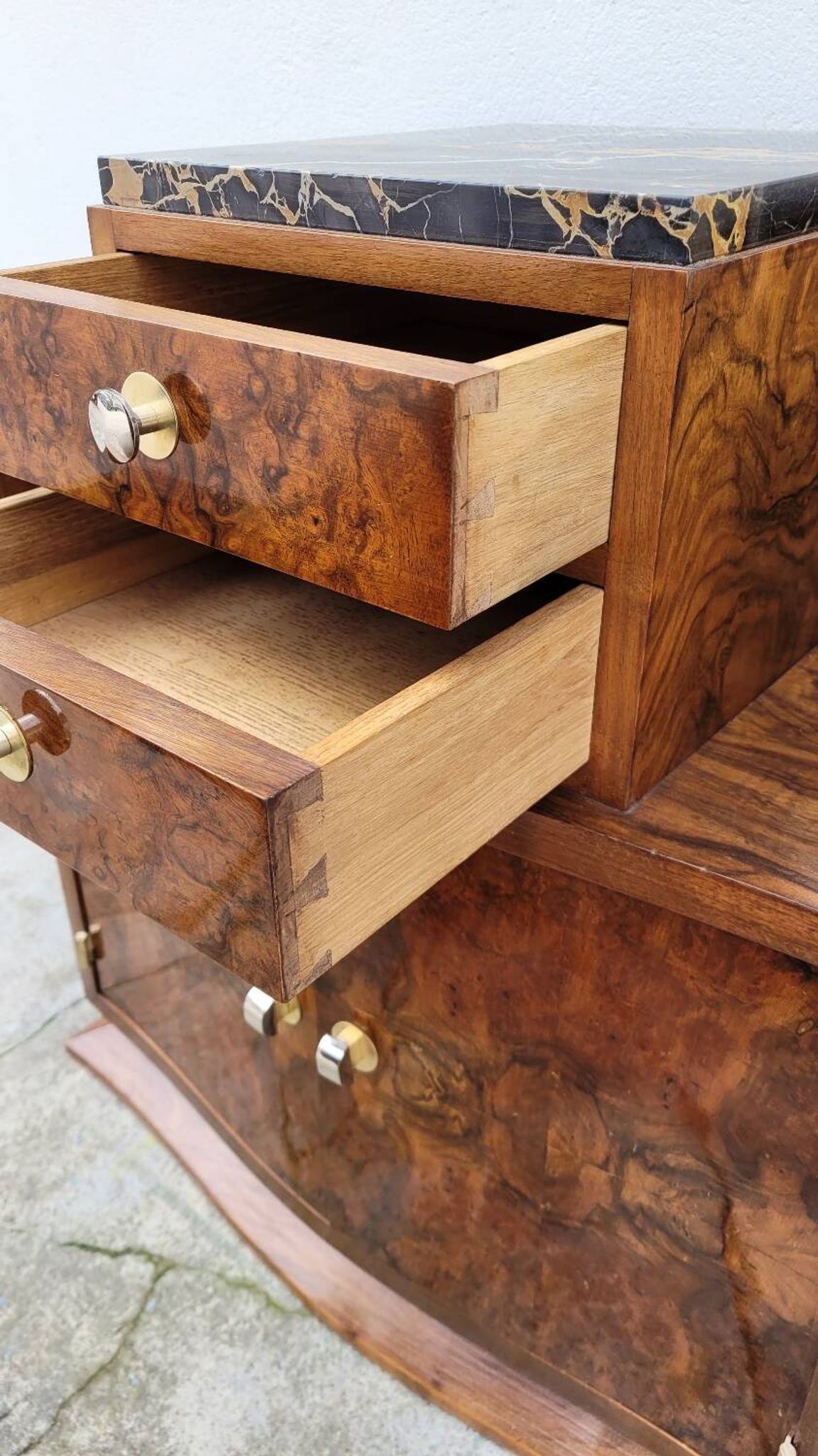 Meuble commode d'époque Art Déco en loupe de noyer -1930s