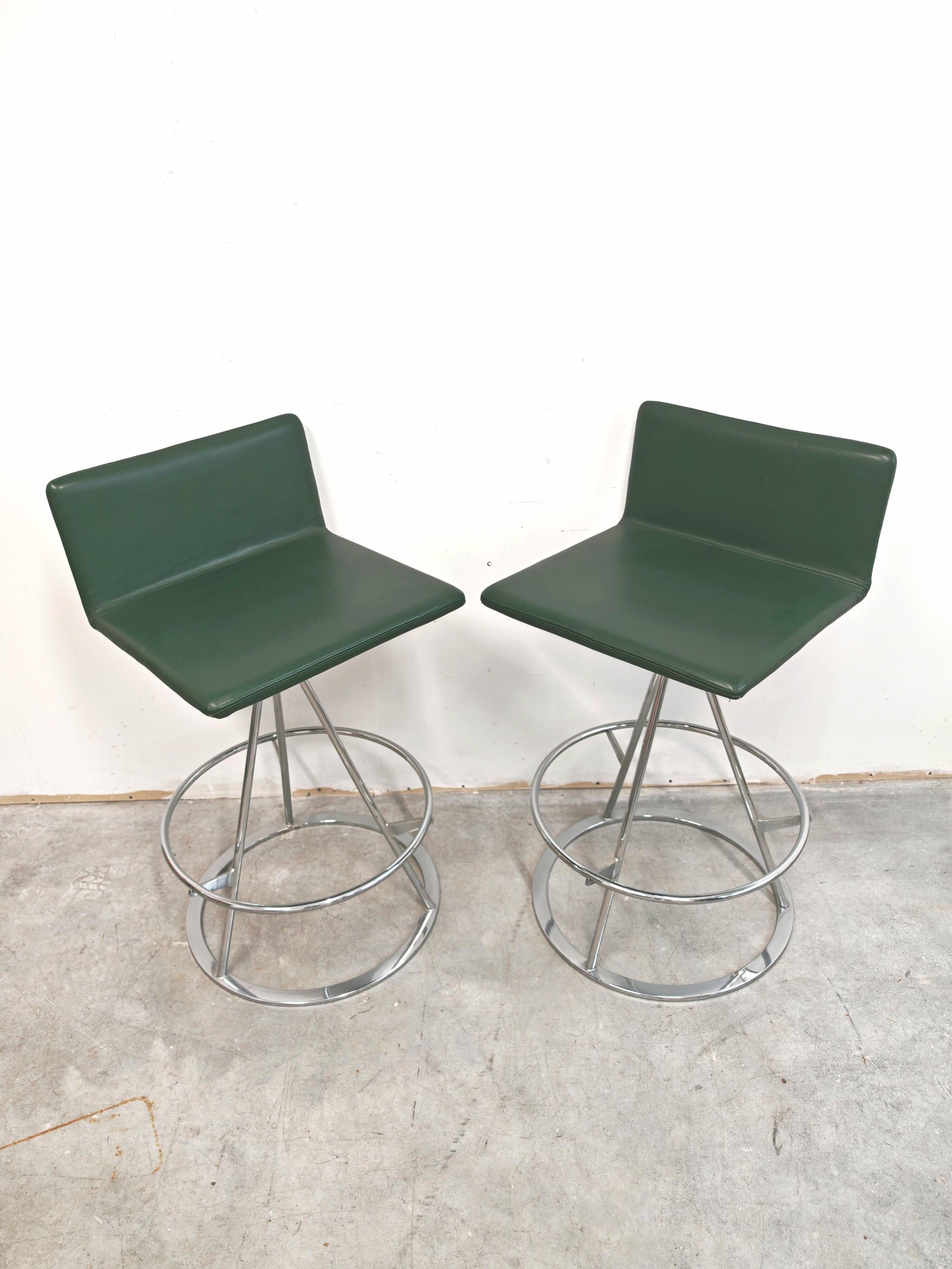 Pair of Dania bar stools in leather by Salvati & Tresoldi for Saporiti.