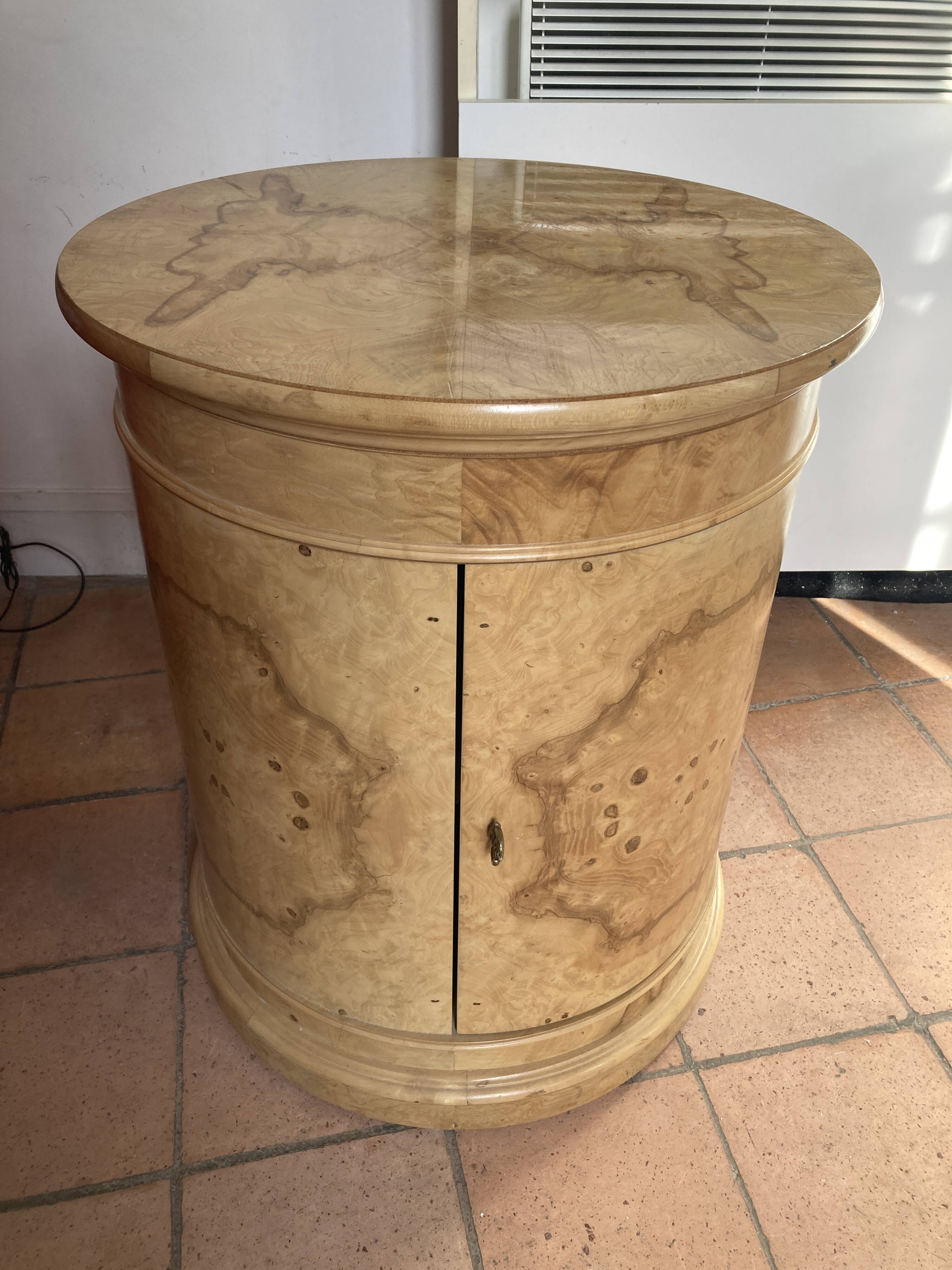 Henredon round furniture