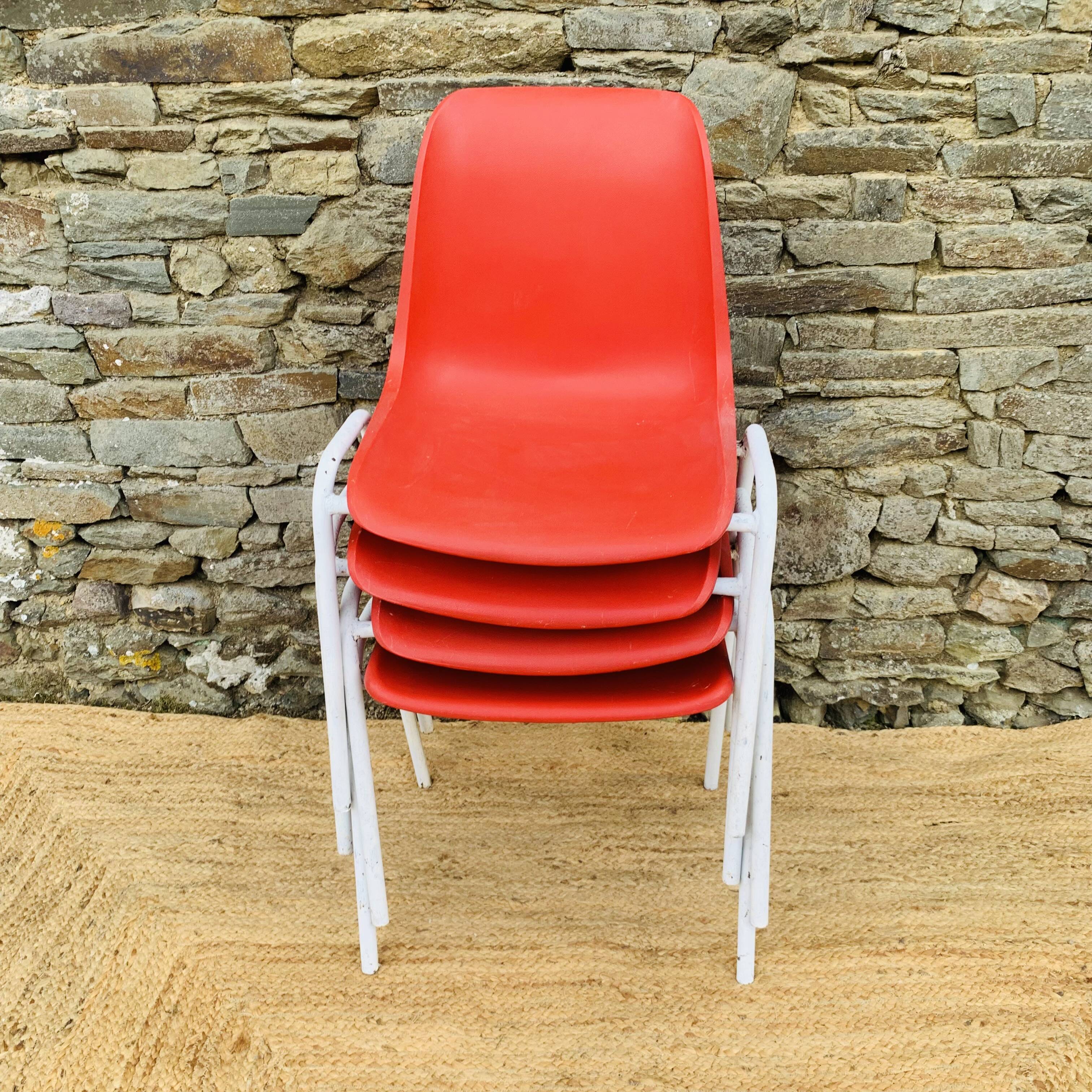 Ensemble de 4 chaises rouges modèle europa