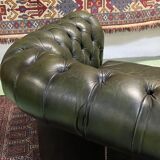 Chesterfield 2-seater green leather sofa from the 1980s