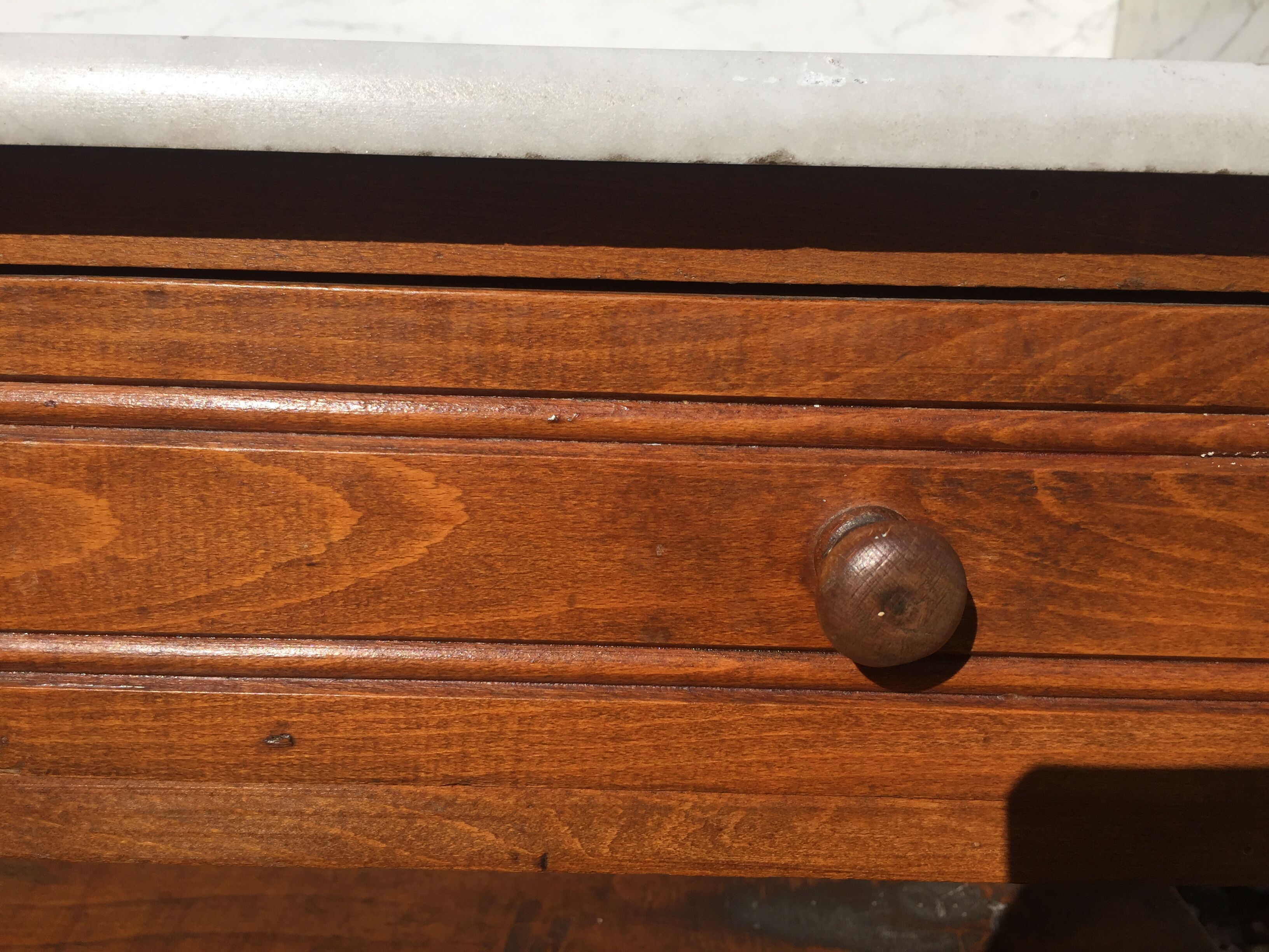 Hairdresser Louis Philippe white marble