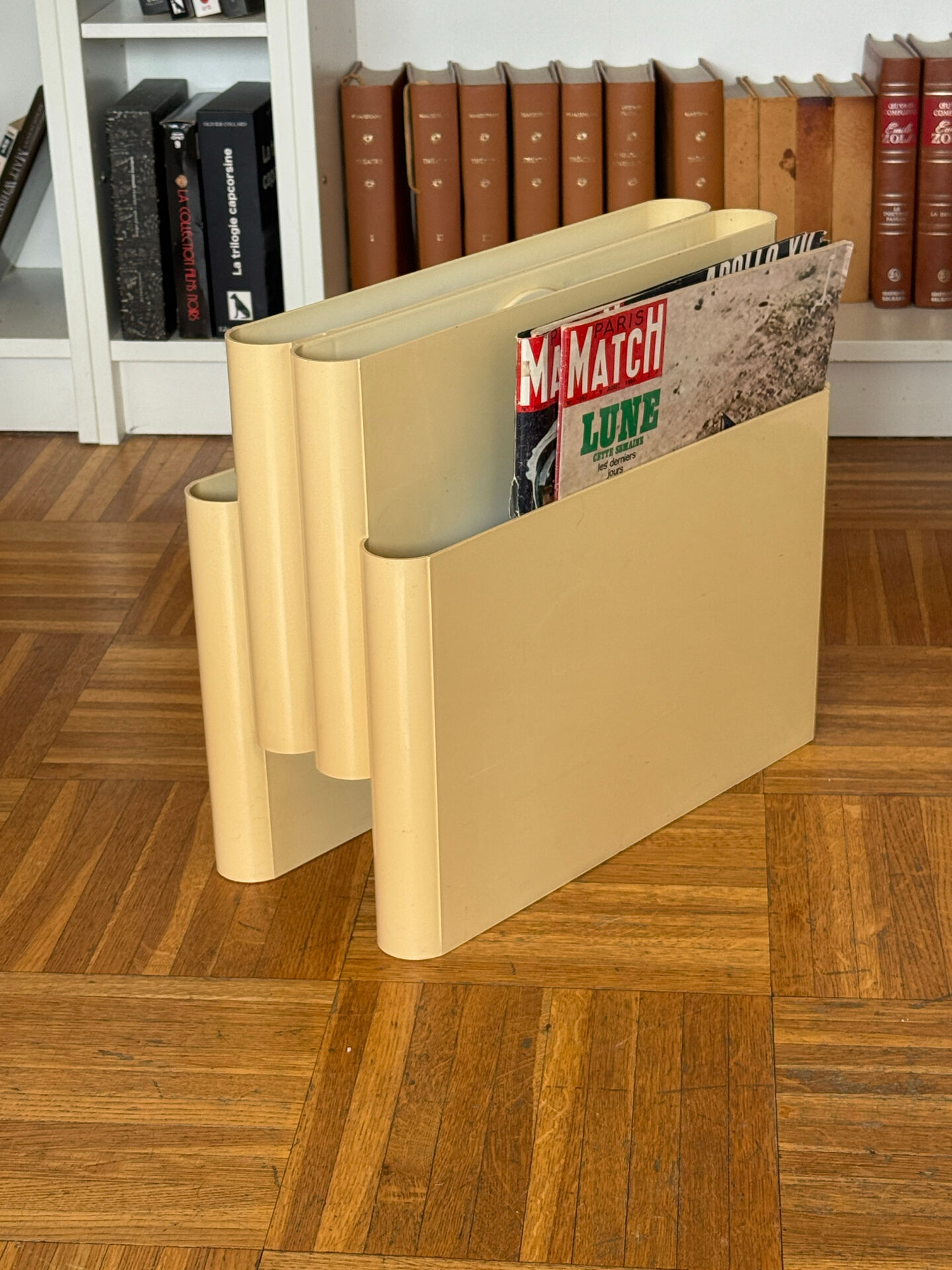 Kartell Giotto Stoppino magazine rack