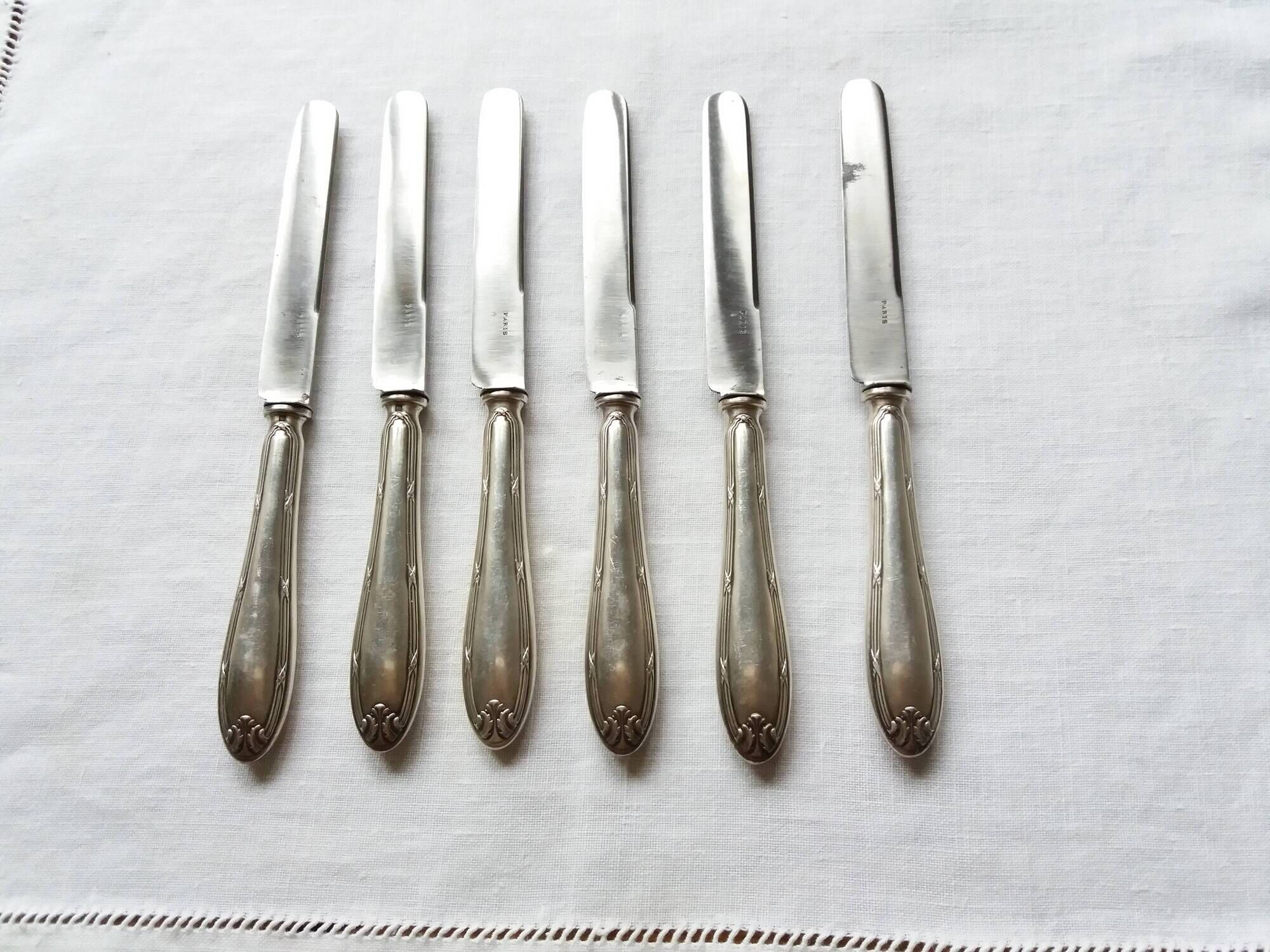 Six cheese knives or fruit knives in silver metal