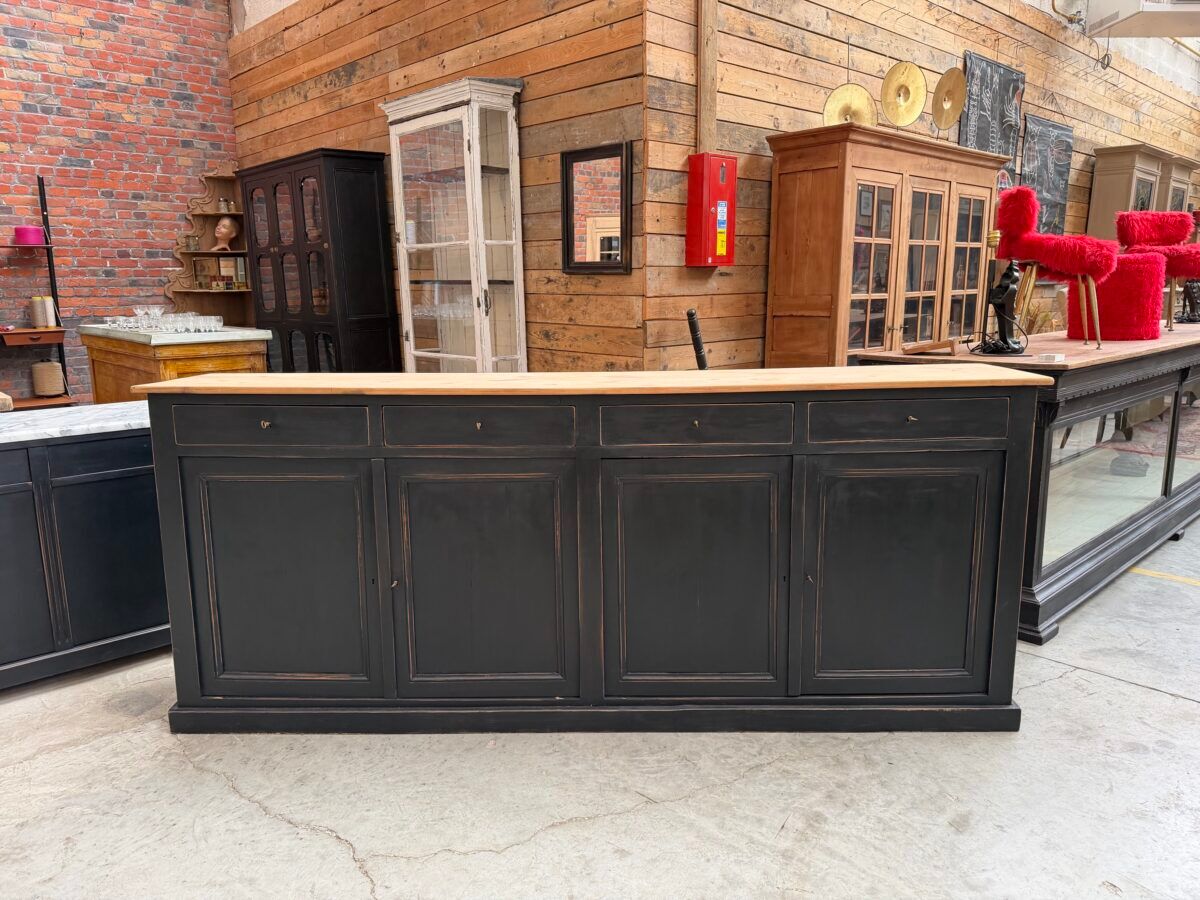 Enfilade in cherry wood from the 19th century.