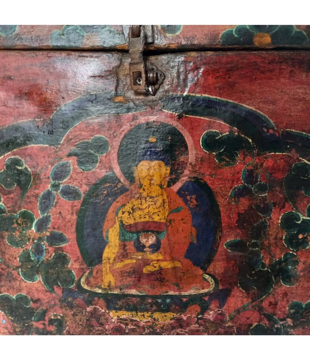 Grand Coffre ancien tibetain en bois avec peinture de bouddha XVIII