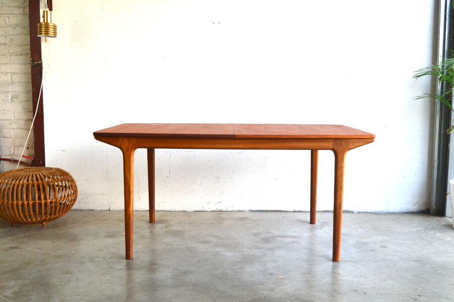 Table by McIntosh – double butterfly extensions