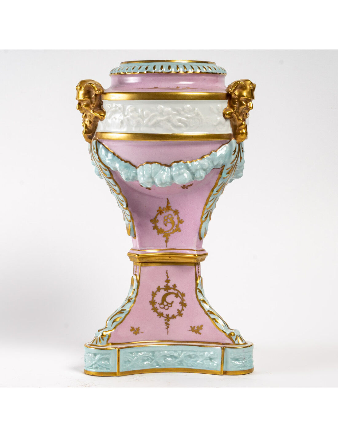Porcelain vase, late nineteenth century