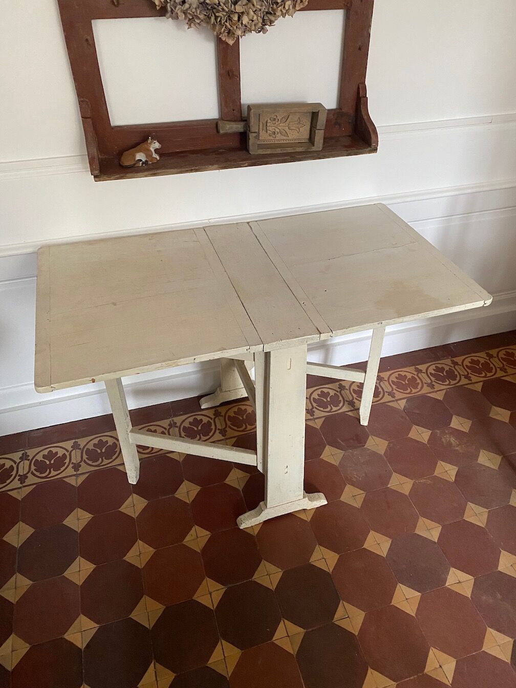 Folding table