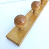 Coat rack in pine hooks balls