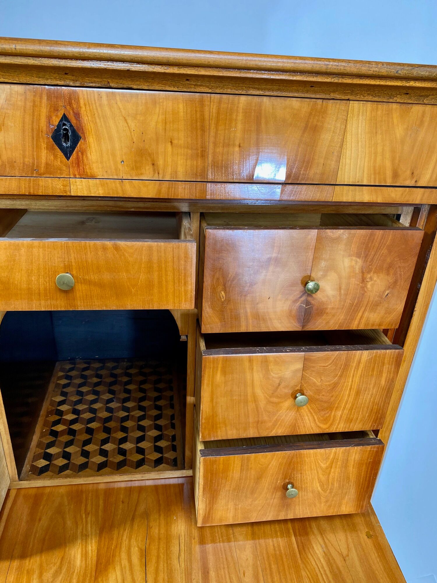 Secrétaire droit Biedermeier en placage de merisier, Circa 1820
