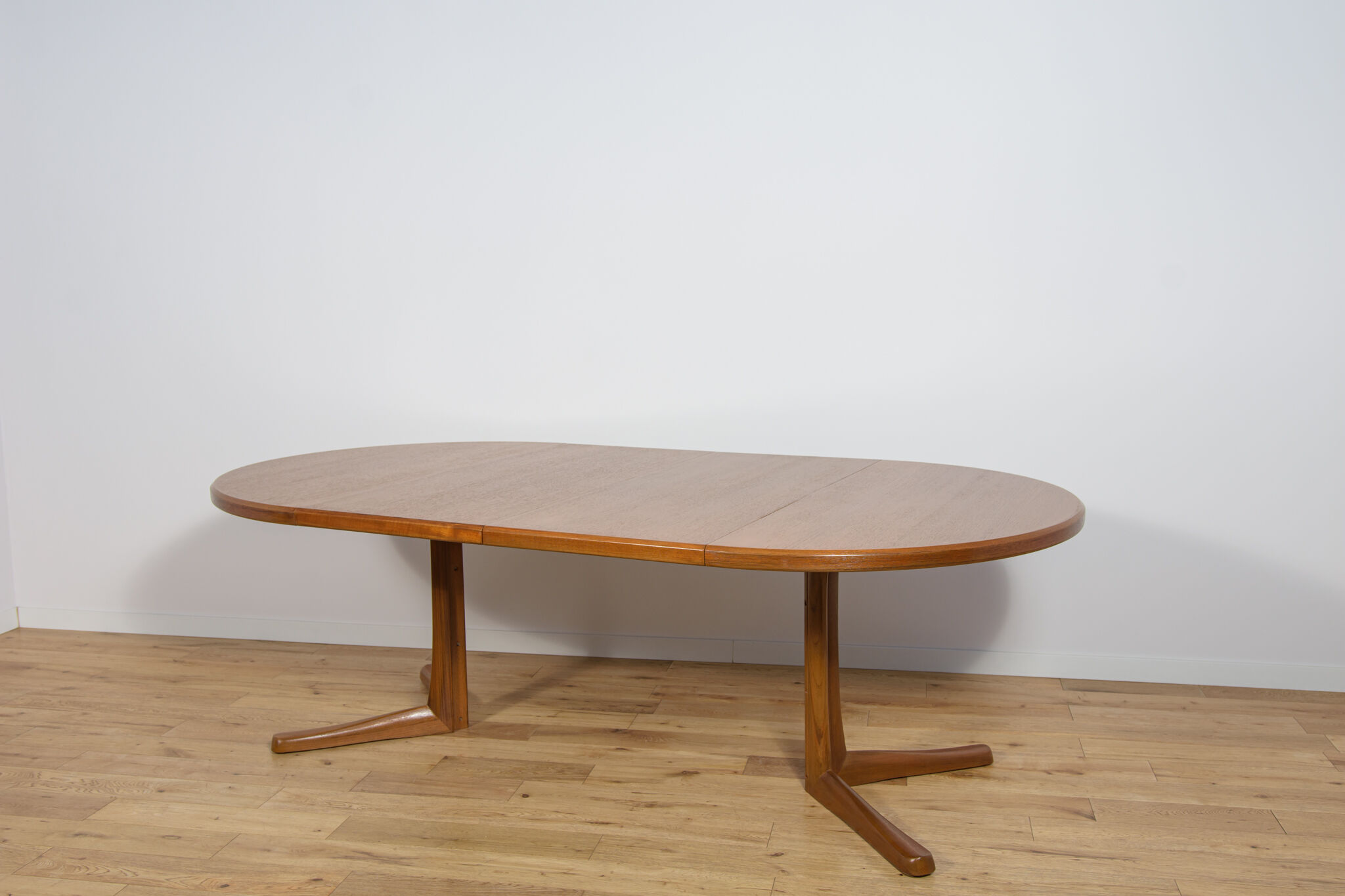 Mid-century round extendable teak dining table from McIntosh, United Kingdom, 1960s