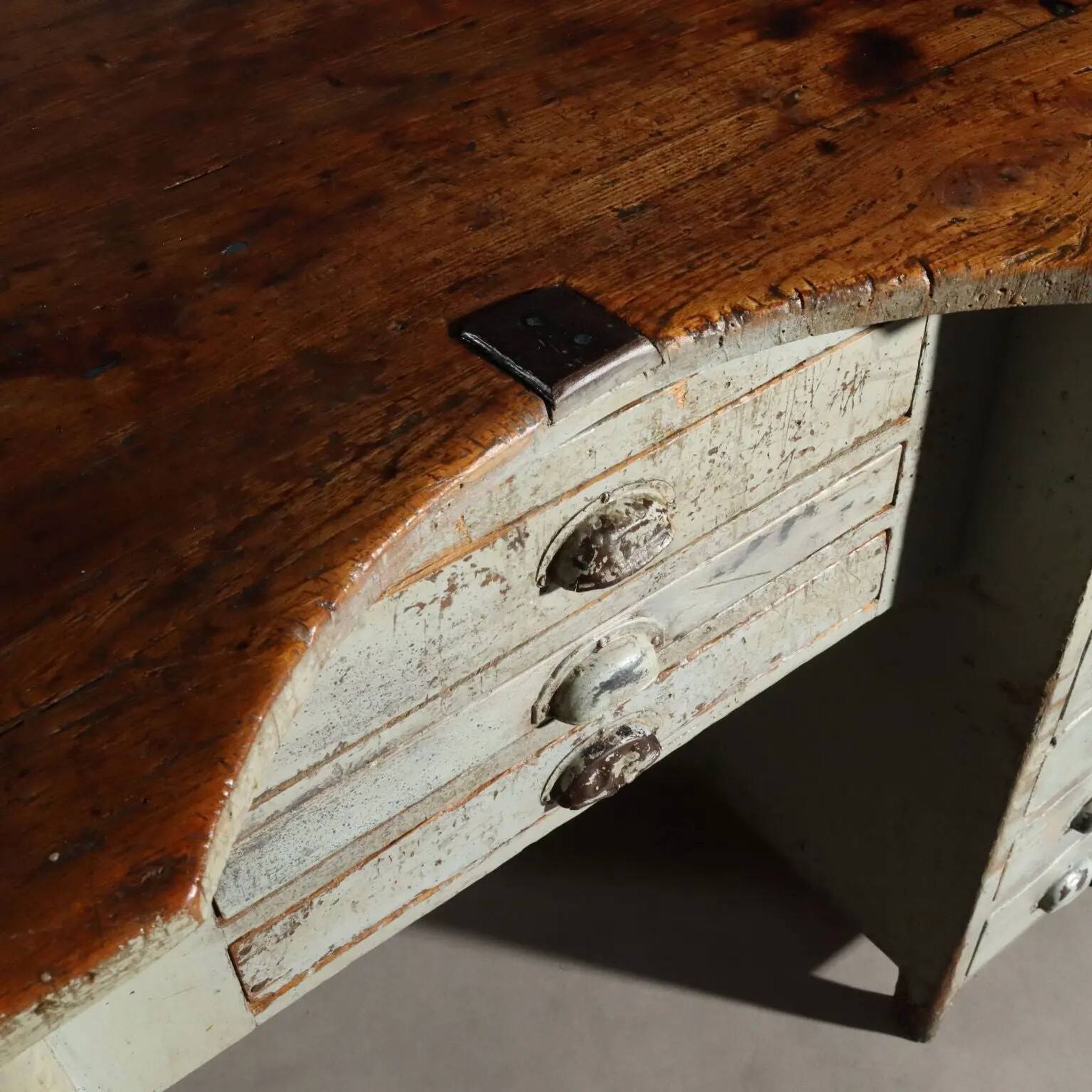 Table industrielle vintage en sapin et orme, Italie XXe siècle