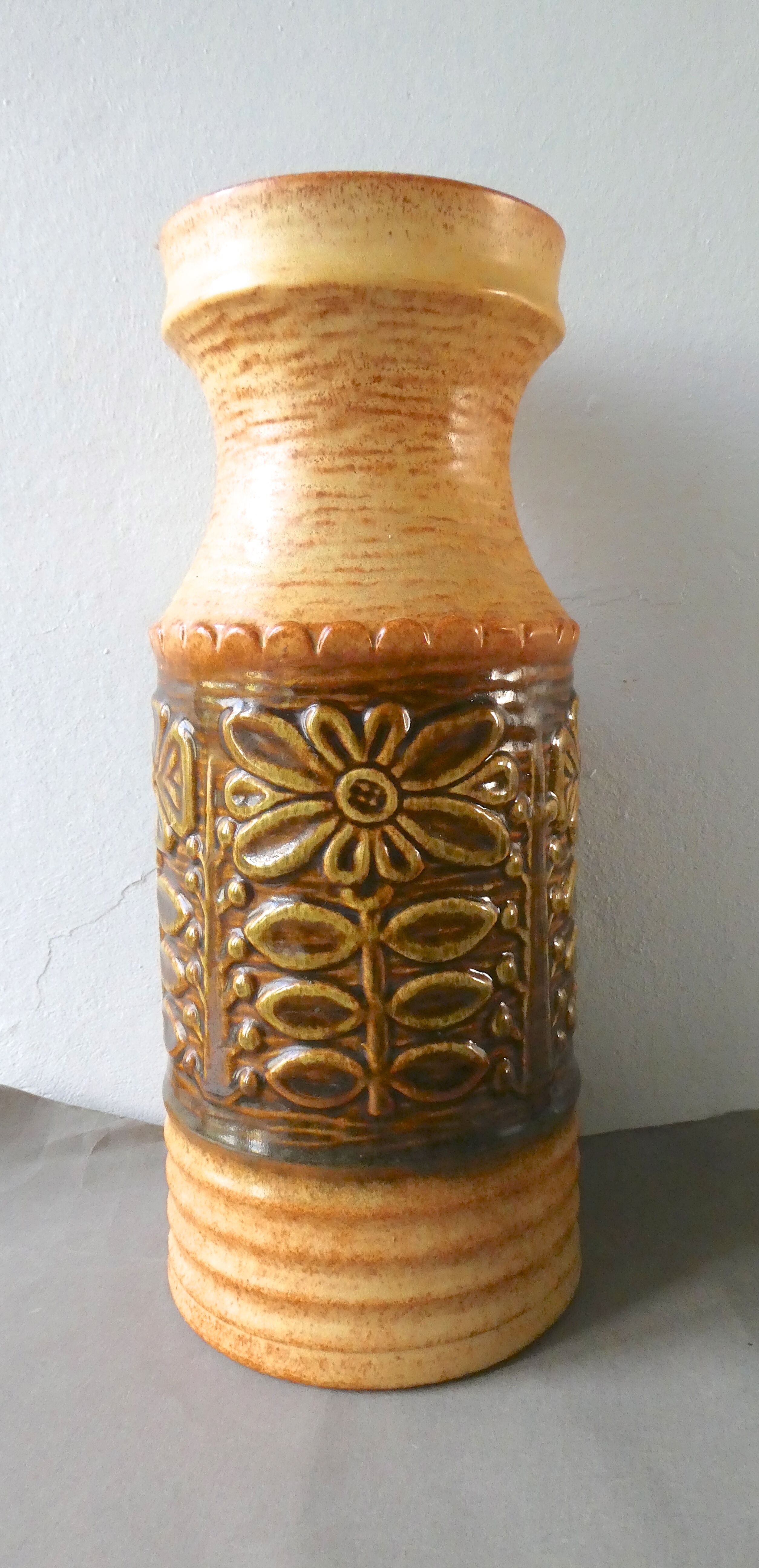 Ceramic vase decorated with flowers from the 70s
