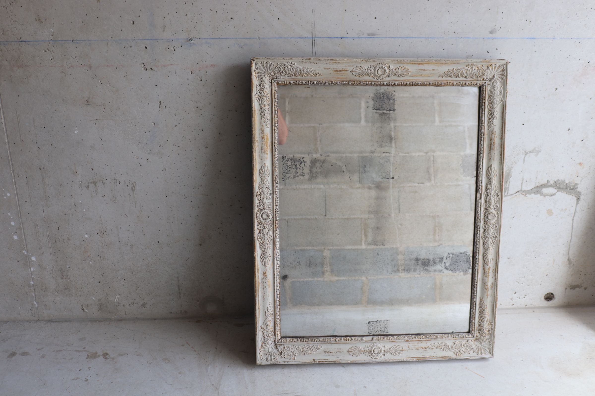 Large mirror early 19th old in patinated wood and mercury
