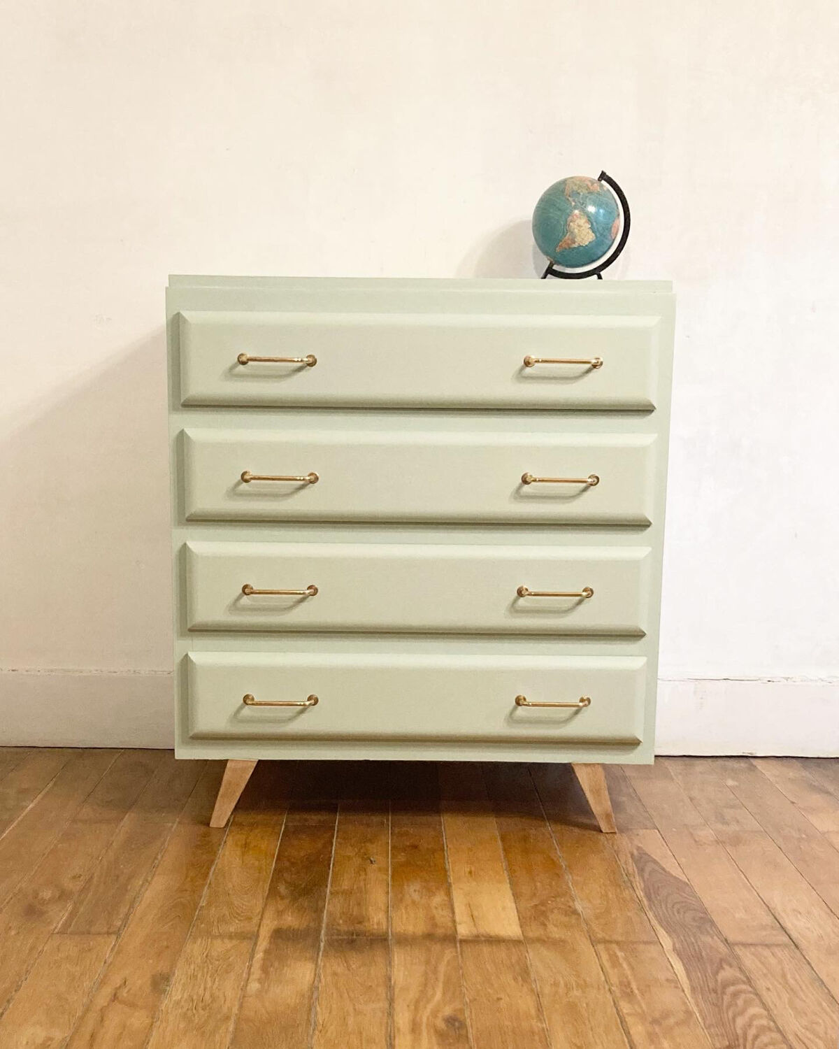 Compass feet dresser