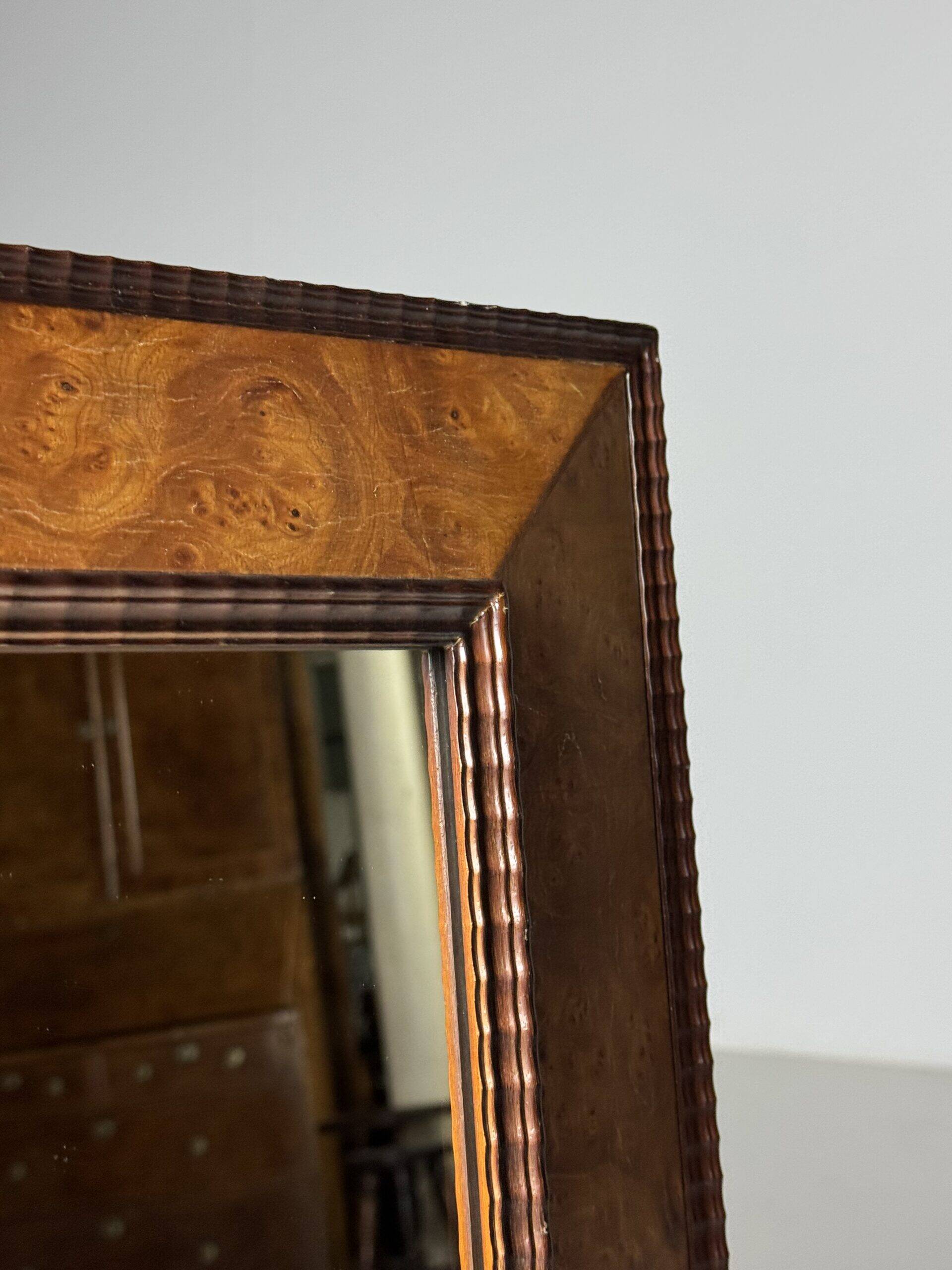 Vintage mirror with ribbed frame