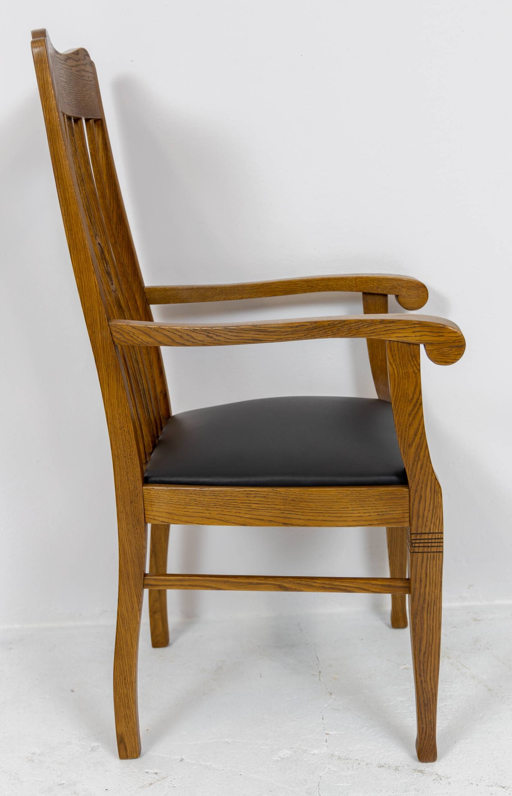Set of 6 Art Nouveau chairs and armchairs in oak and leather.