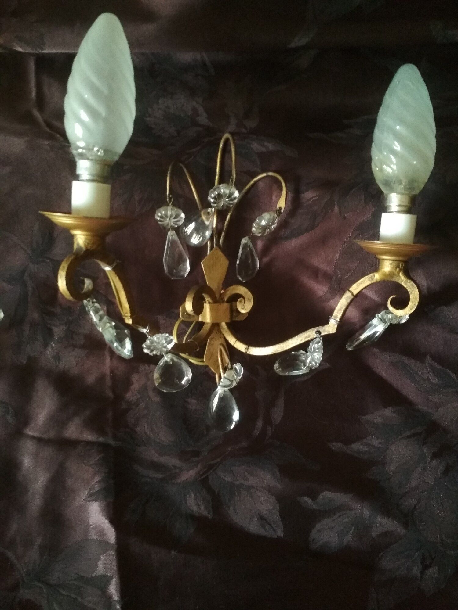 2 wall lamps