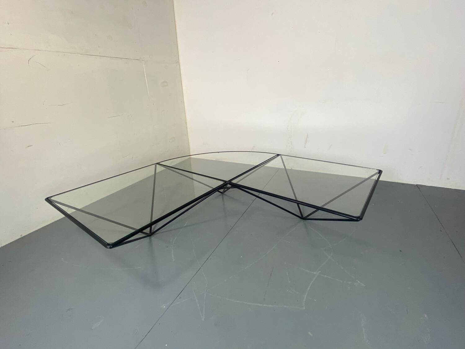 Table Basse Moderniste Furtive en Acier et Verre, Italie, années 1980