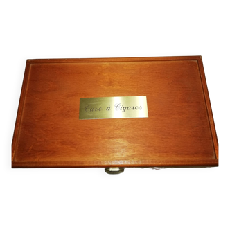 Cigar humidor