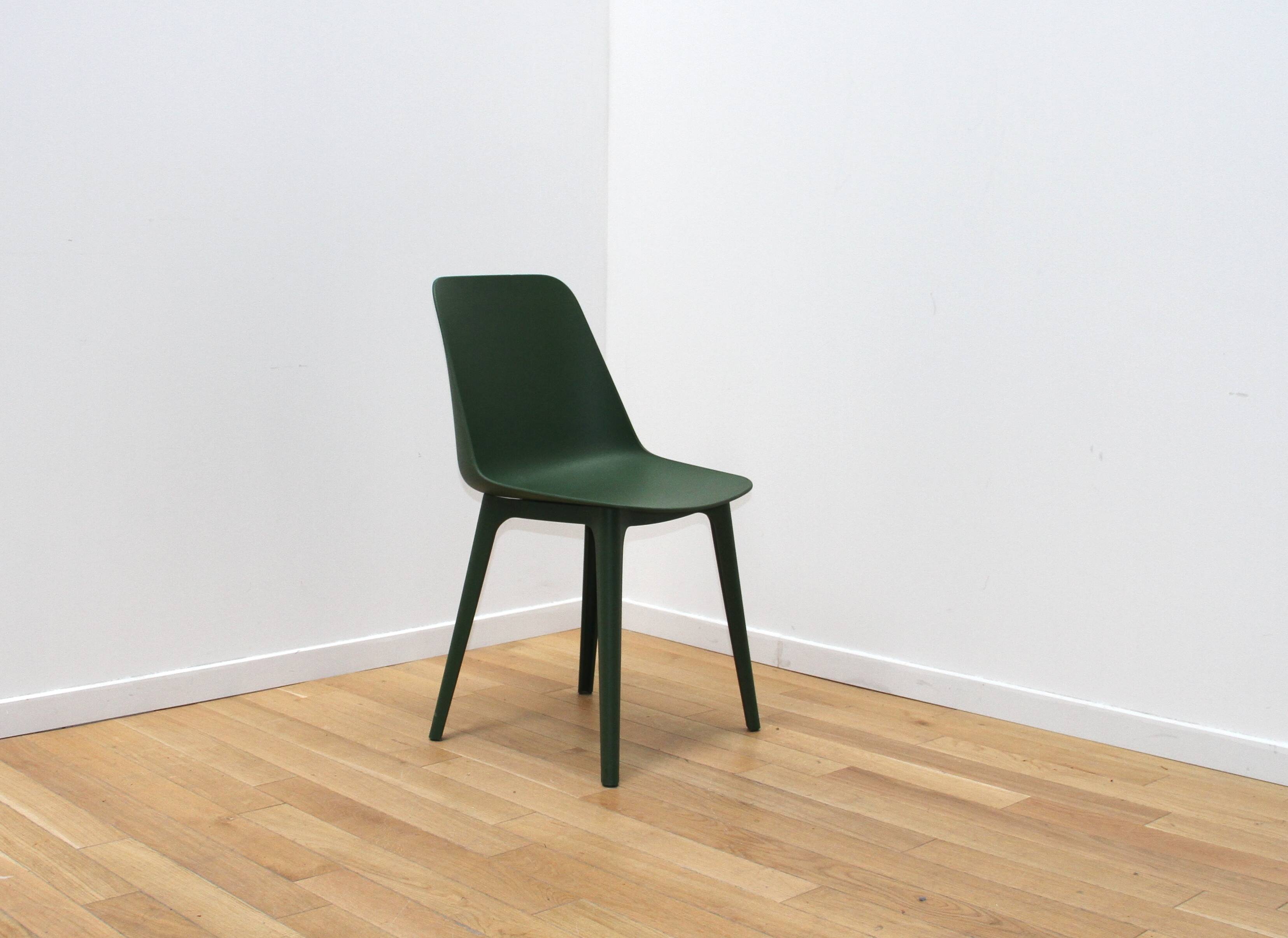 Suite of 6 Remax chairs