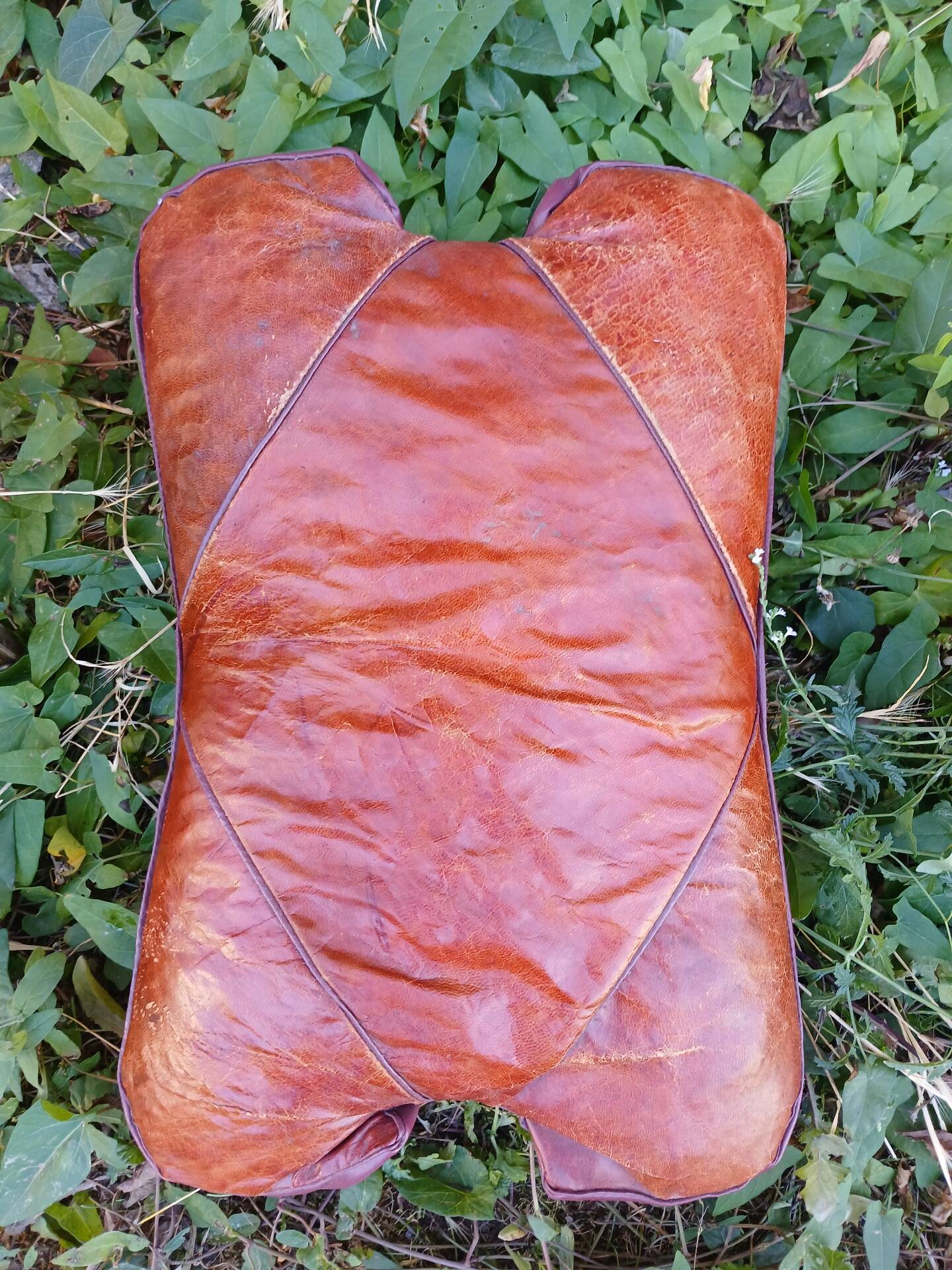 Tabouret égyptien forme selle de chameau