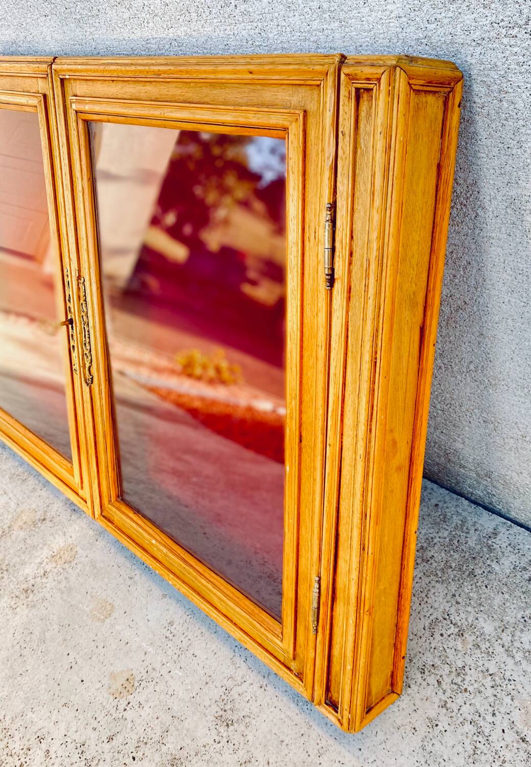 Wooden wall display cabinet with glass door