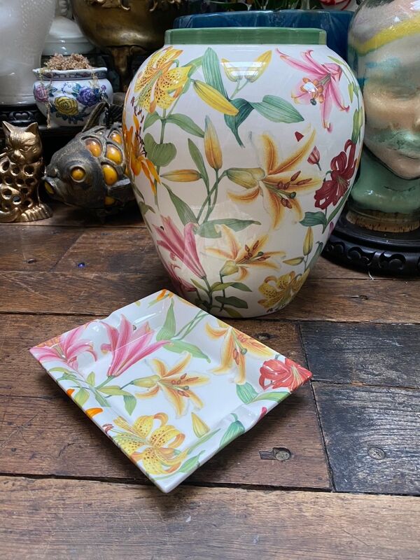 Ensemble porcelaine Lancel bouquets de Lys colorés vase et cendrier vide poche